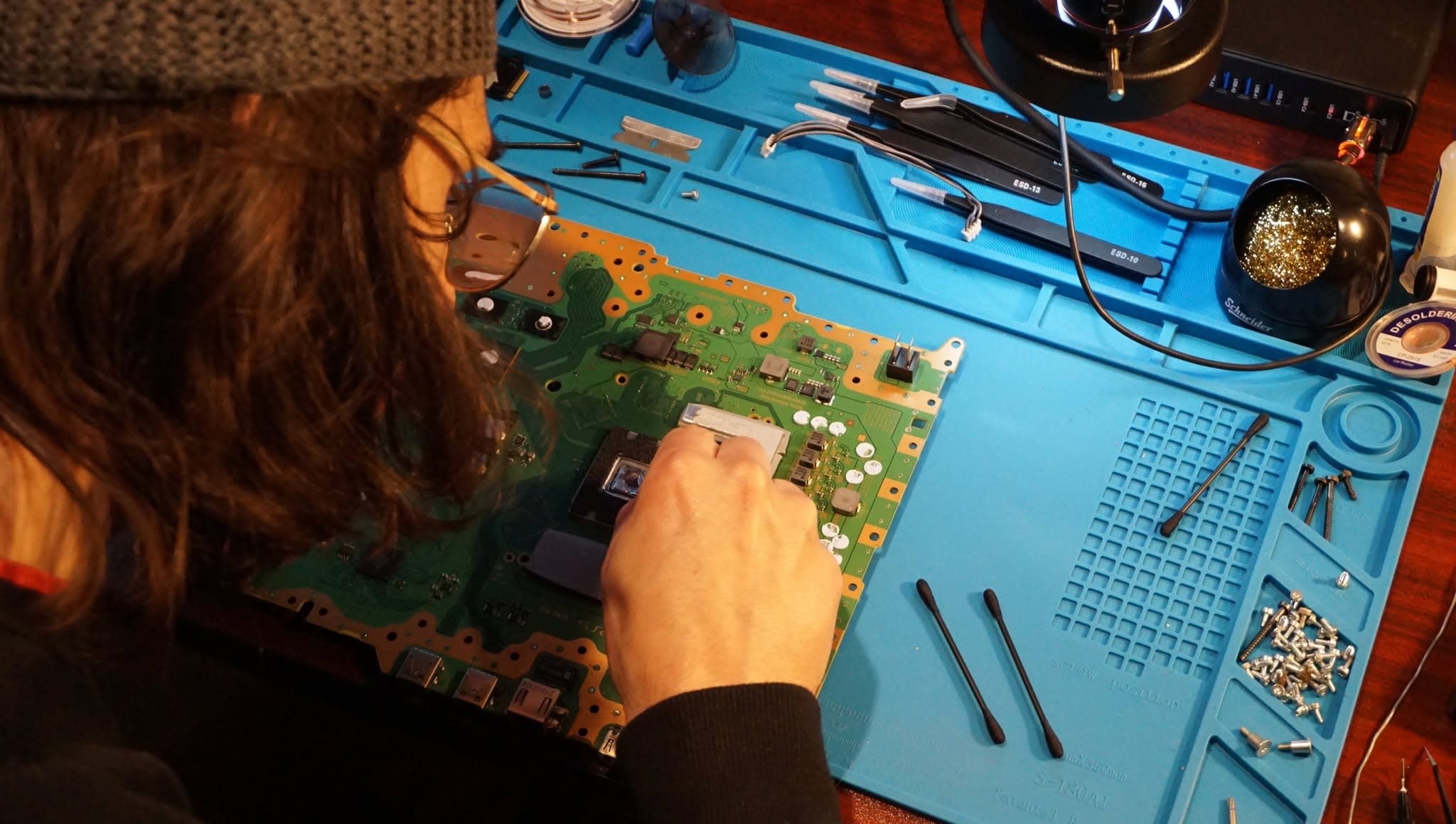 Real MPR console motherboard repair in progress