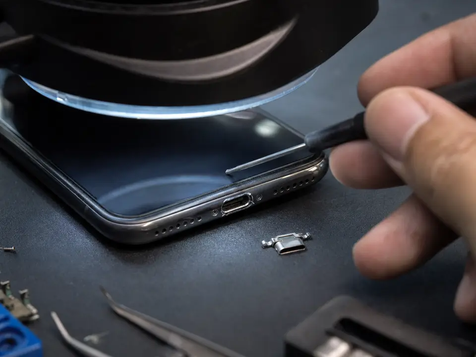 Smartphone charging port repair