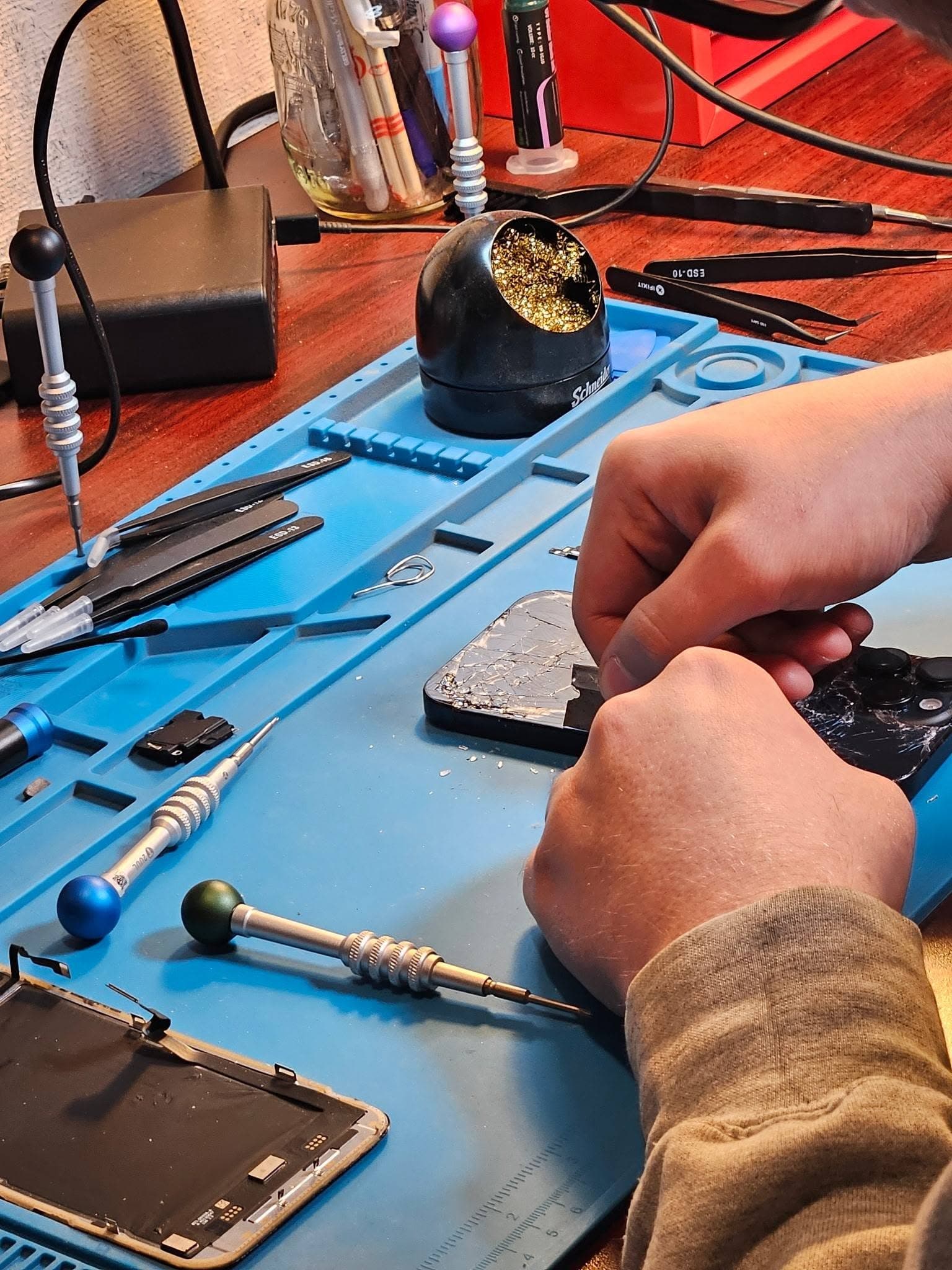 Real MPR phone display repair in progress